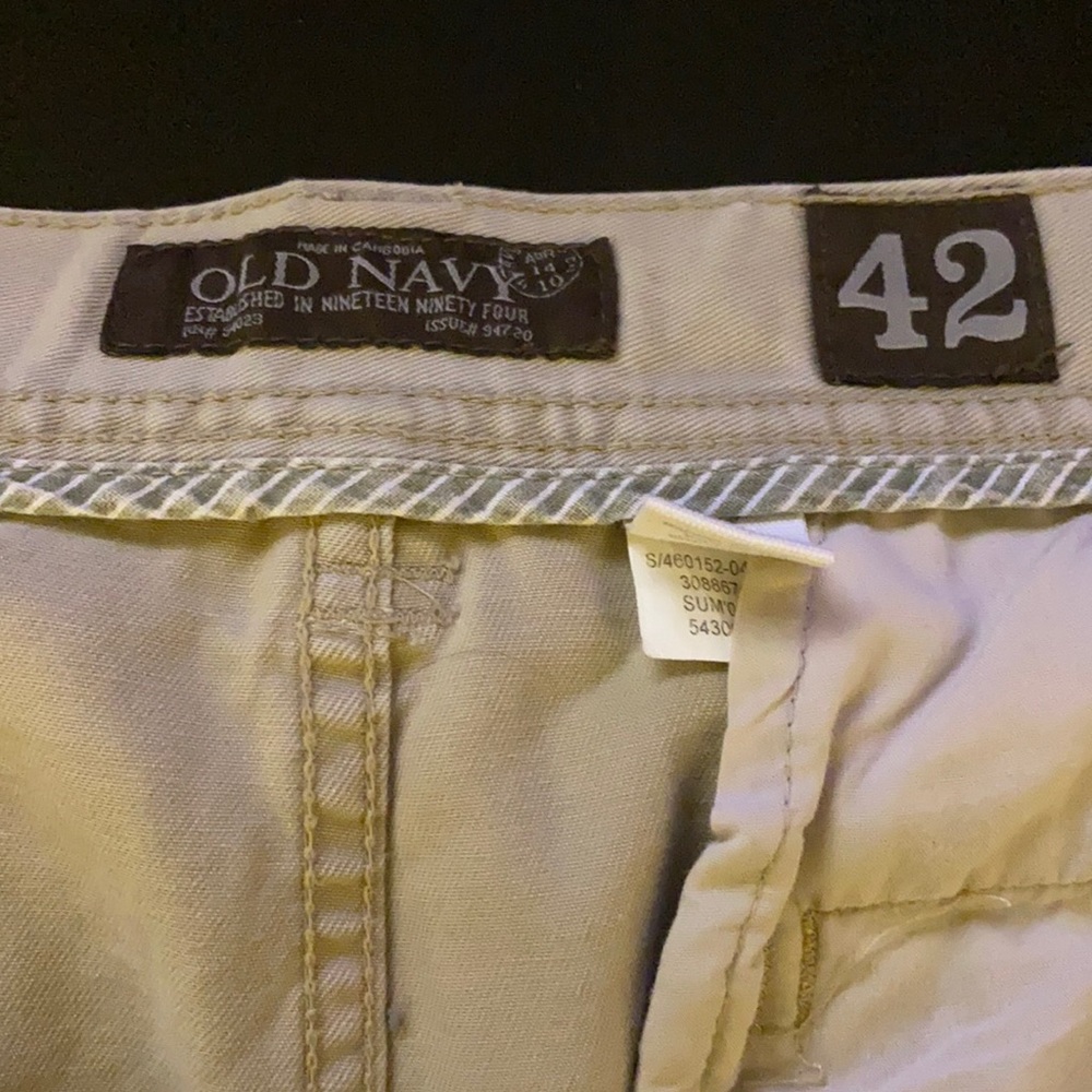 Old navy men’s cargo shorts size 42